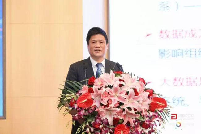 优胜客集团董事长、首席研究员杨冰之先生于4月21日在优胜客互联举办的“2017第二届政务大数据发展与合作研讨会暨数据母体产品发布会”上进行演讲