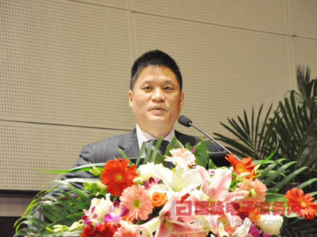 优胜客互联董事长、首席研究员杨冰之作了题为《大数据时代的政府在线服务》的主题演讲