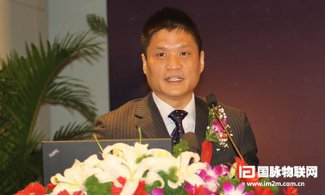 优胜客互联智慧城市研究中心主任杨冰之宣布《2012中国智慧城市发展现状和趋势预测研究报告》正式发布，并以《中国智慧城市发展特征解决》为题作了精彩的演讲