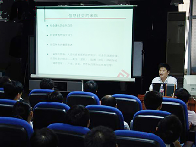 优胜客信息化发展研究中心主任、浙江大学客座教授杨冰之应邀赴南华大学，为该校计算机科学与技术学院师生做了题为“网络与信息化建设人才需求”的学术讲座