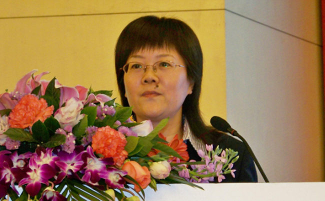 优胜客互联总经理、首席规划师郑爱军以"大数据环境下政府数据整合·城市级政务信息资源综合管理平台"为题作出演讲