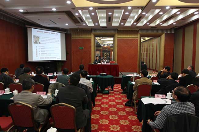 北京优胜客互联信息顾问有限公司总经理郑爱军以《政府部门如何在大数据时代做好信息整合与网上服务》为主题进行演讲