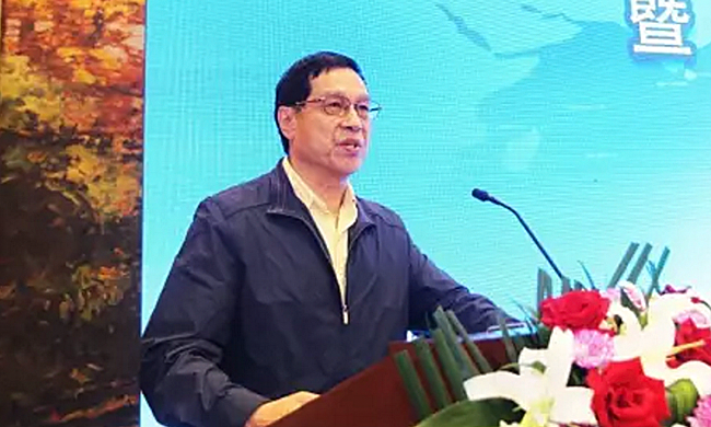 在“2017吉林省智慧政务建设与服务创新论坛暨‘互联网+政务服务’建设研讨会”上，国家信息化专家咨询委员会委员、国家信息中心原副主任杜链以《“互联网+政务服务”的几个深层次问题》为主题发表演讲。