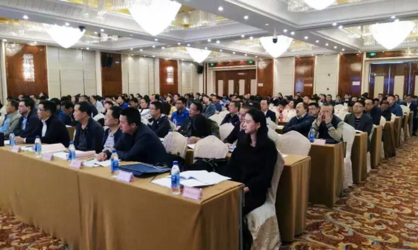 来自青海省各委办厅局及各市（州）、区县政府分管电子政务领导200余人参加“青海省政府信息与政务公开培训暨互联网+政务服务研讨会”。