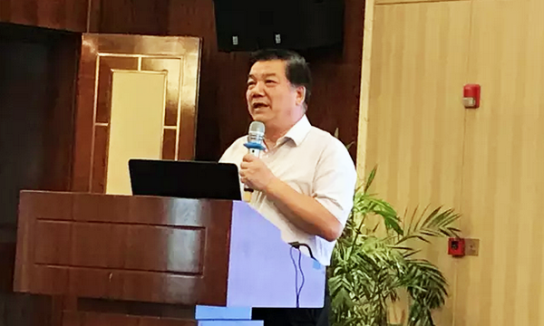 在“青海省政府信息与政务公开培训暨互联网+政务服务研讨会”上，中国信息协会特约副会长、电子政务理事会常务副理事长、中国审计学会计算机分会会长周德铭以《促进政务信息资源共享开放》为题做了专题演讲。