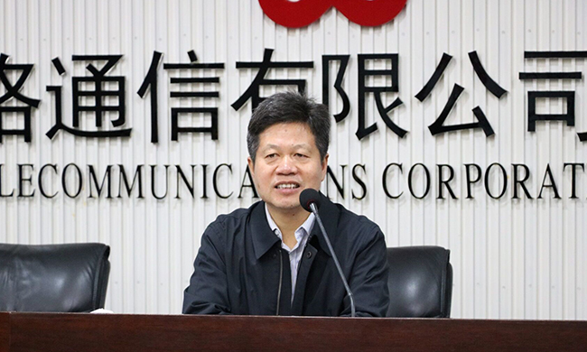 在广东“互联网+政务”大数据研讨会上，广东省经信委信息化推进处处长肖良颜代表指导单位致辞。