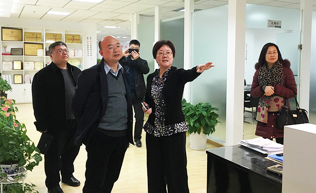 江西省信息中心主任金俊平莅临北京优胜客考察指导，优胜客互联总经理、首席规划师郑爱军予以热情接待。