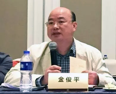 在2016中国（青海）“互联网+政务”创新趋势研讨会上，江西省信息中心主任金俊平就江西在推进“互联网+政务服务”过程中，针对集约化建设、政务云以及网站平台与移动端的融合等方面进行了发言