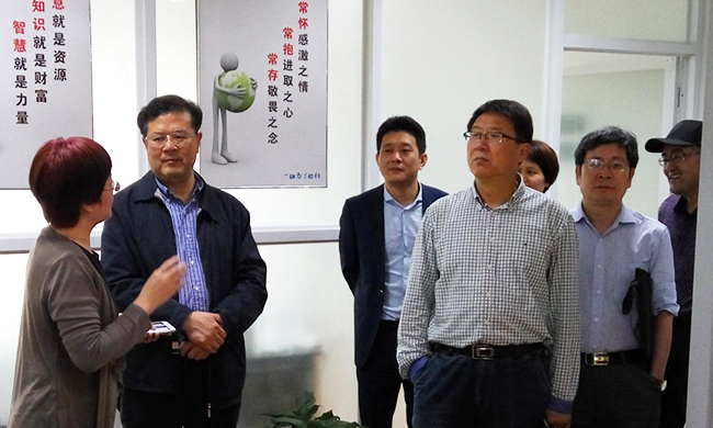 舟山市人大常委会副主任李善忠一行莅临舟山中船通大数据发展有限公司调研考察工作。