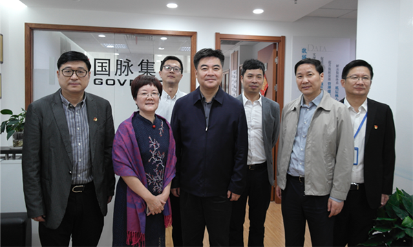 舟山市长何中伟一行莅临舟山优胜客考察指导