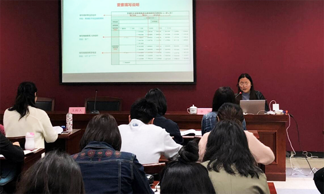 优胜客专家李娅受邀为青浦区培训行政审批事项办事指南